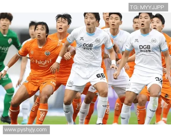 FC首尔迎战全南天龙争夺胜利两队实力对决引发球迷热议 FC首尔迎战全南天龙争夺胜利两队实力对决引发球迷热议