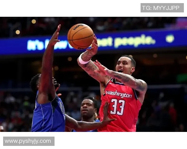 凯尔库兹马的篮球之路:从新秀到明星的成长故事与挑战 凯尔库兹马的篮球之路:从新秀到明星的成长故事与挑战