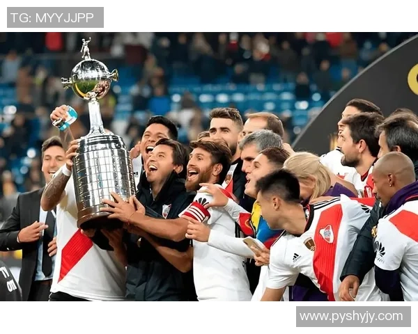 帕尔梅与圣卡的激烈对决揭示足球战术与团队合作的魅力 帕尔梅与圣卡的激烈对决揭示足球战术与团队合作的魅力